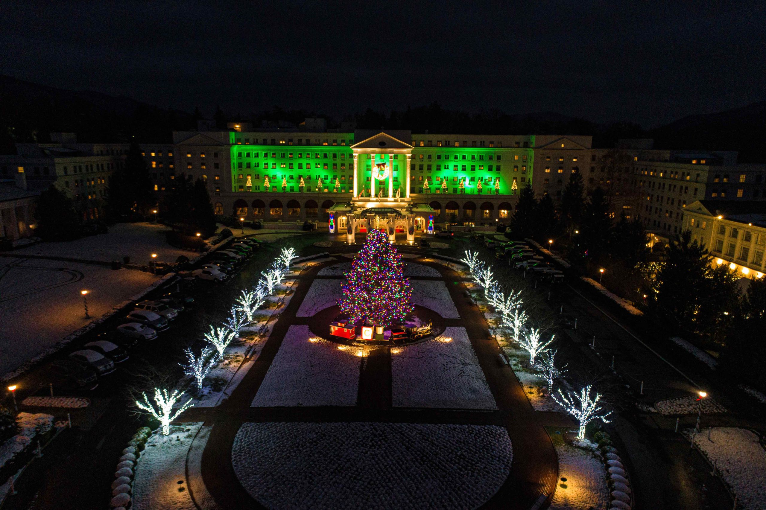 Tree-Lighting-Ceremony-with-Hot-Chocolate-&-Caroling