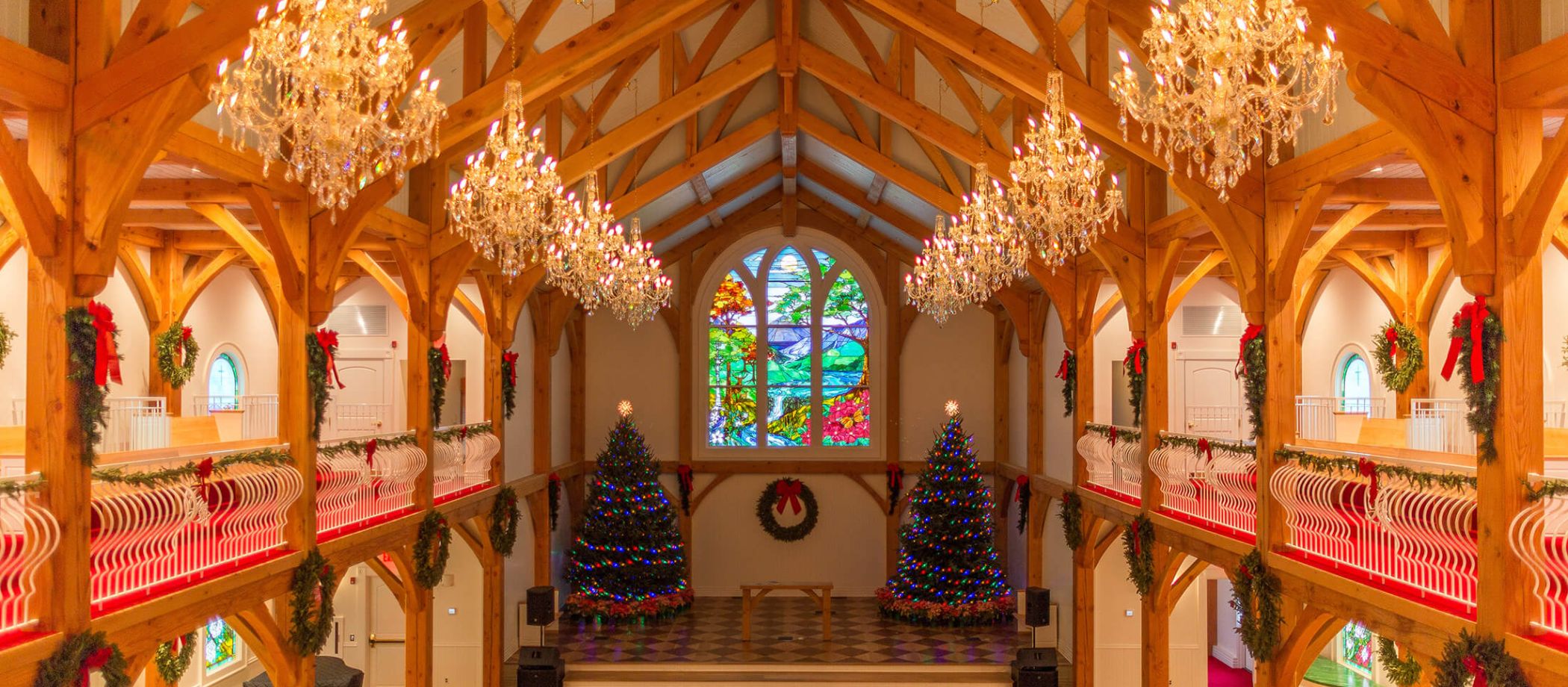 christmas decoration in the greenbrier chapel